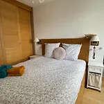 Grand Appartement Familial Parisien, Avec Balcon Et Parking