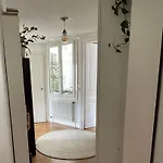 Grand Appartement Familial Parisien, Avec Balcon Et Parking