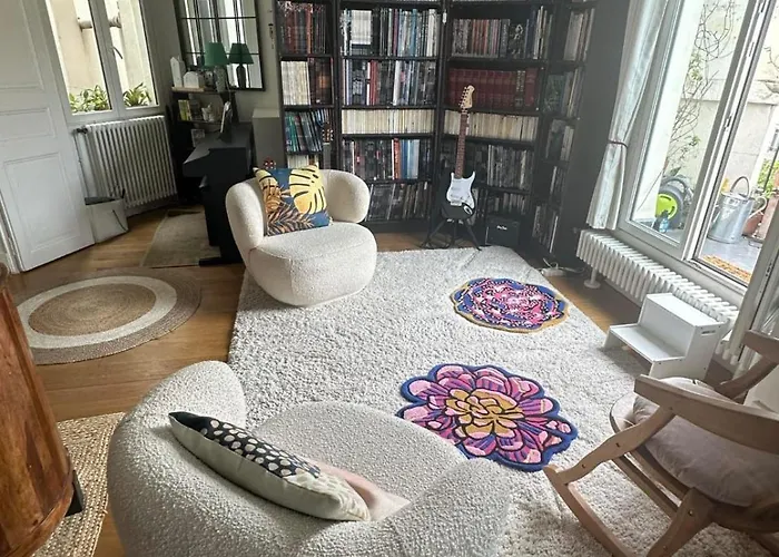 Grand Appartement Familial Parisien, Avec Balcon Et Parking