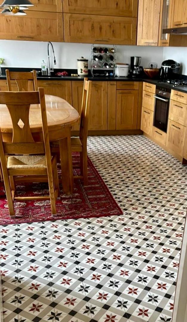 Appartement Grand Familial Parisien, Avec Balcon Et Parking *
