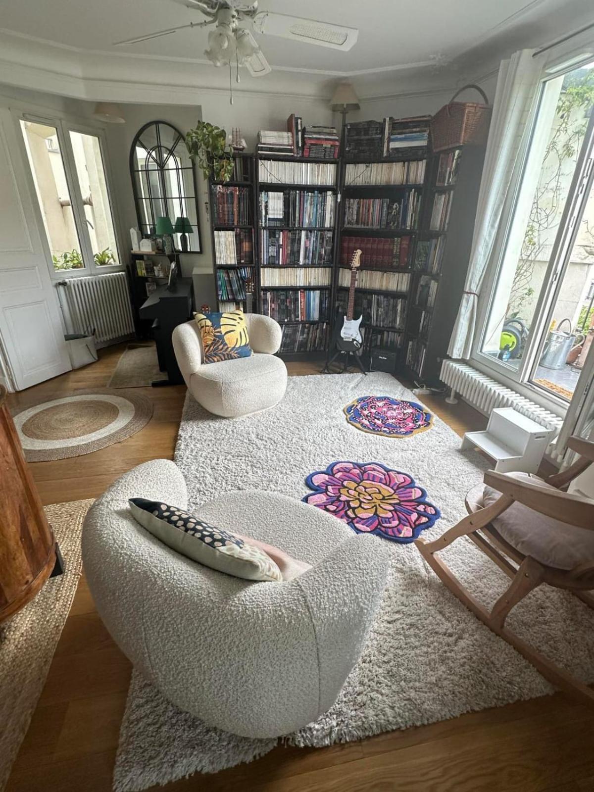 Appartement Grand Familial Parisien, Avec Balcon Et Parking *